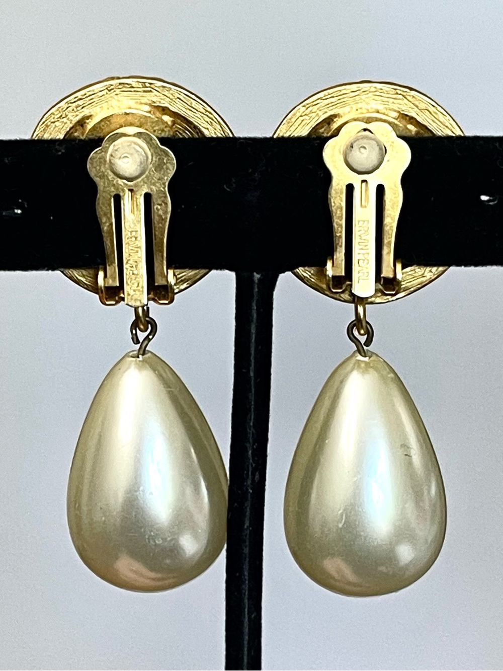 Erwin Pearl Vintage Gold Swirl Pearl Clip Earrings Drop Dangle Runway Statement - Picture 4 of 10